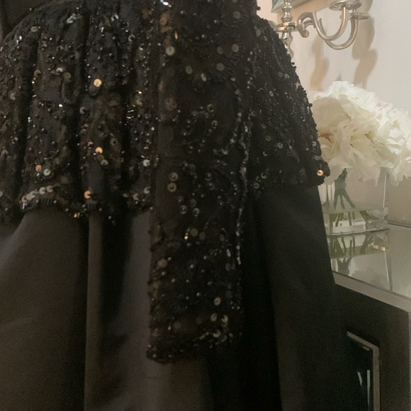EUC Vintage Black Tie Oleg Cassini Peplum Sequined dress with belt.
Size 8 - Picture 6 of 9